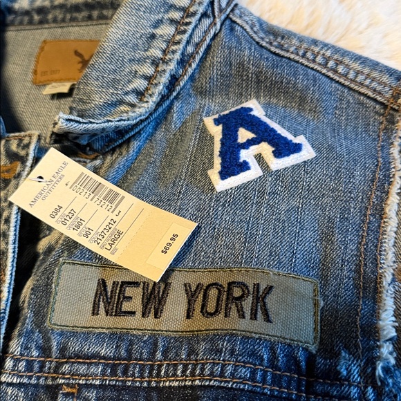 American Eagle Outfitters Blue Denim Vest with Patches Size L BNWT RARE - Picture 3 of 7